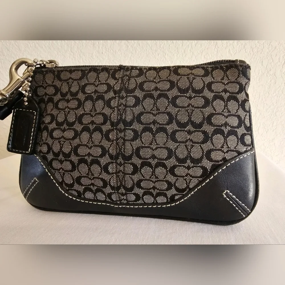 Coach | Vintage | Canvas & Leather Wristlet Purse | Signature Monogram Pattern - Picture 4 of 16